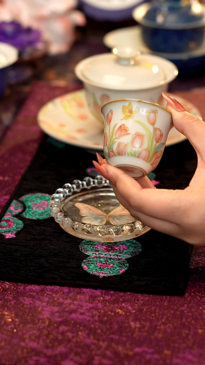 描金郁金香客杯······