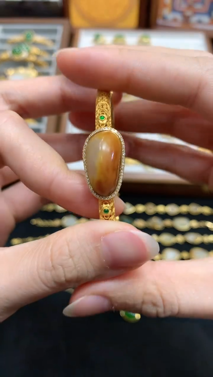 【闪购商品】和田玉手镯18K金镶嵌W53|19800