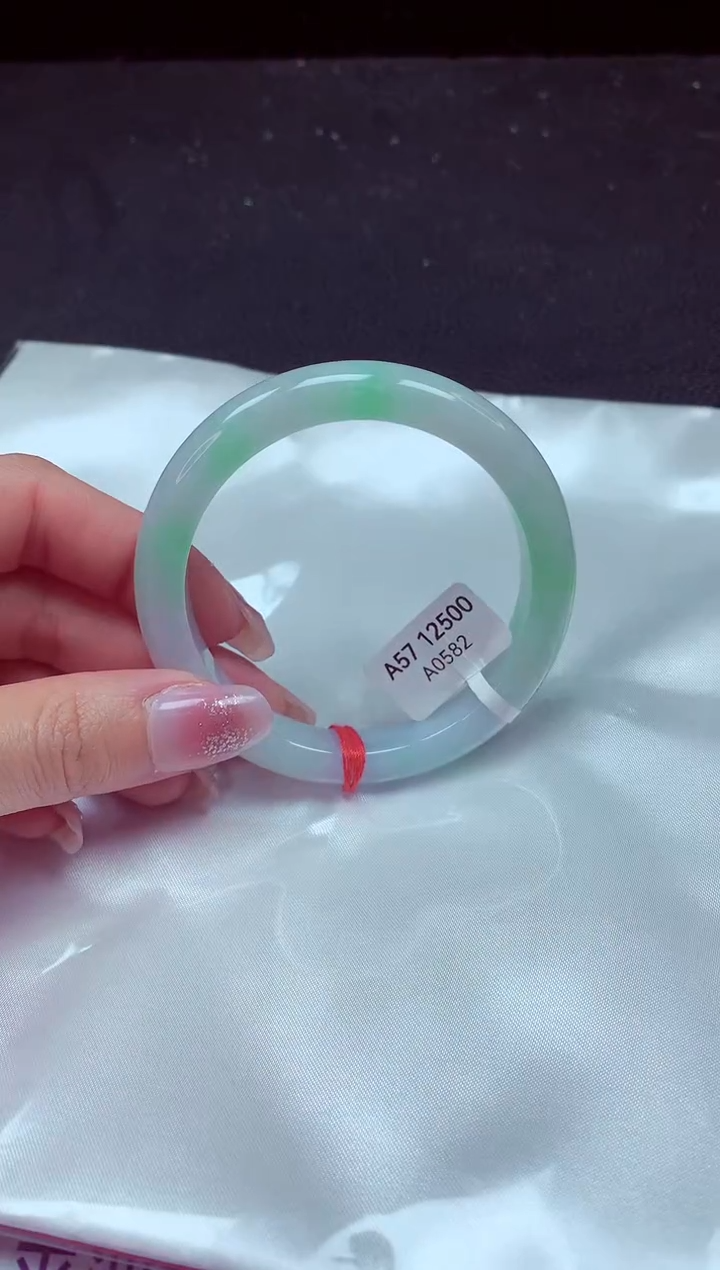 【闪购商品】翡翠手镯未镶嵌镯子57+