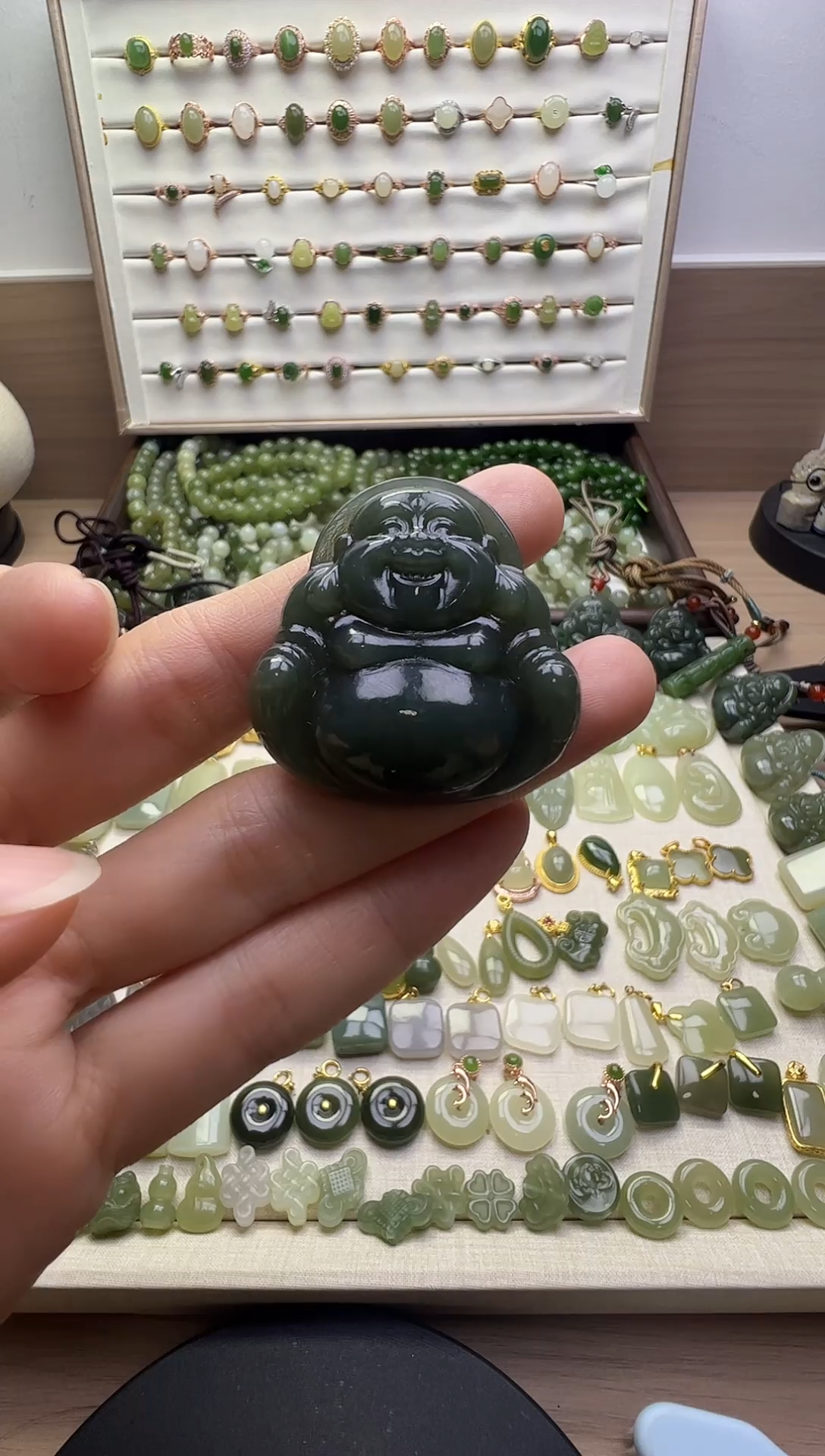 颈饰未镶嵌和田玉佛公赠绳子