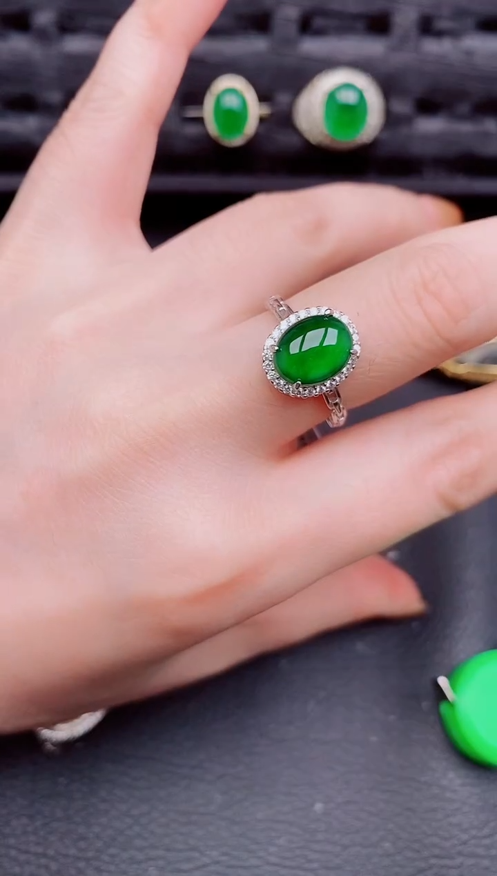 【闪购商品】翡翠戒指银S925镶嵌天然a货翡翠700