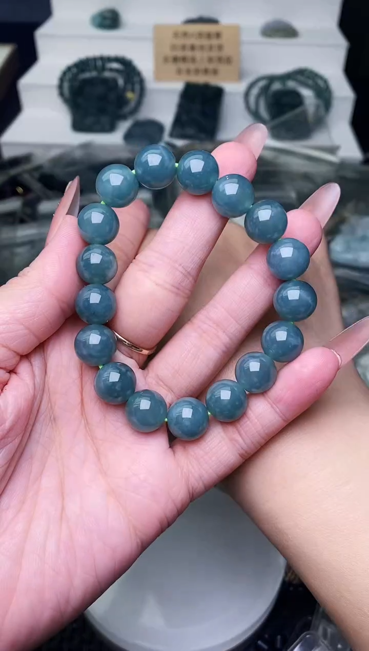 颈饰未镶嵌翡翠 