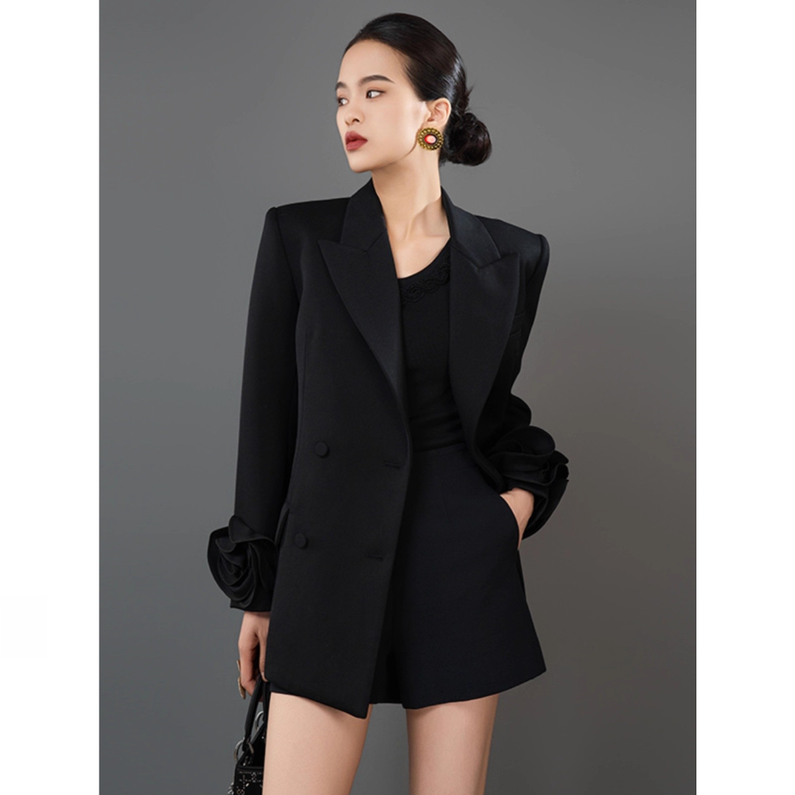 25年春夏新款设计感廓形羊毛材质双排扣立体花朵装饰长袖外套西装