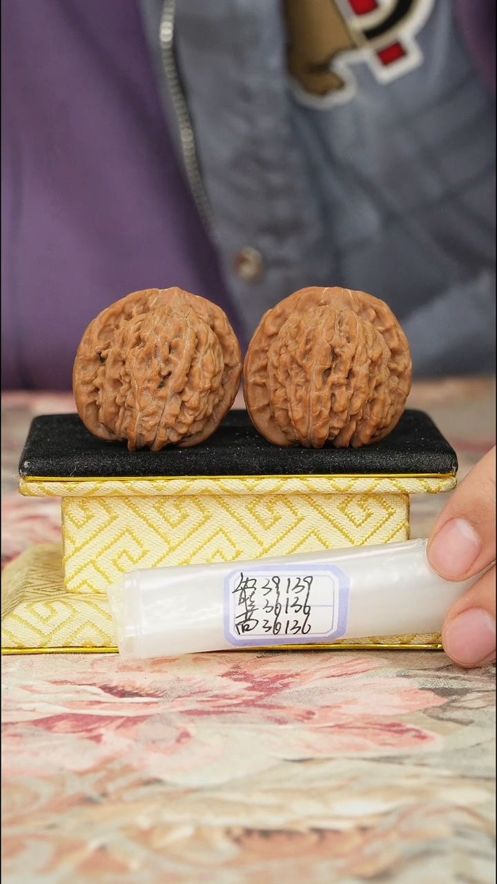 【闪购商品】文玩核桃把件一代楼