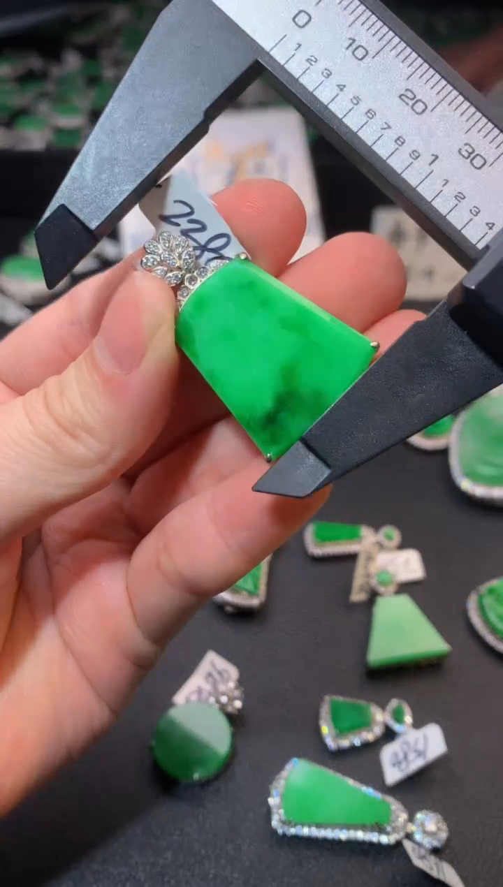 【闪购商品】翡翠颈饰银S925镶嵌翡翠