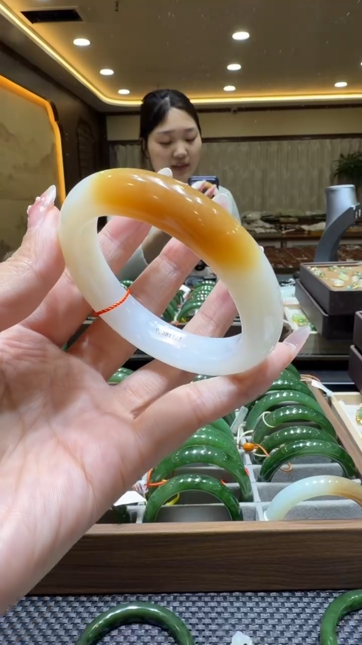 颈饰未镶嵌和田玉手镯57+