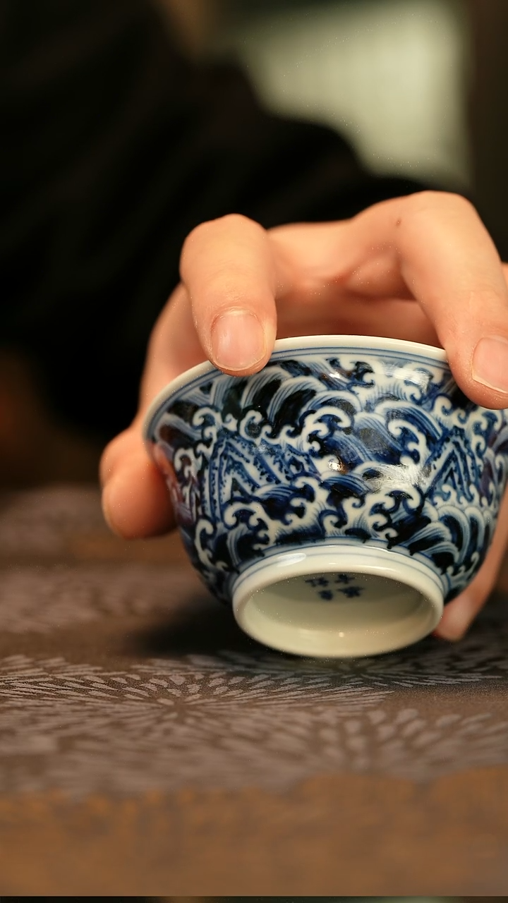 中式垂虹慕古江崖海水撇口杯