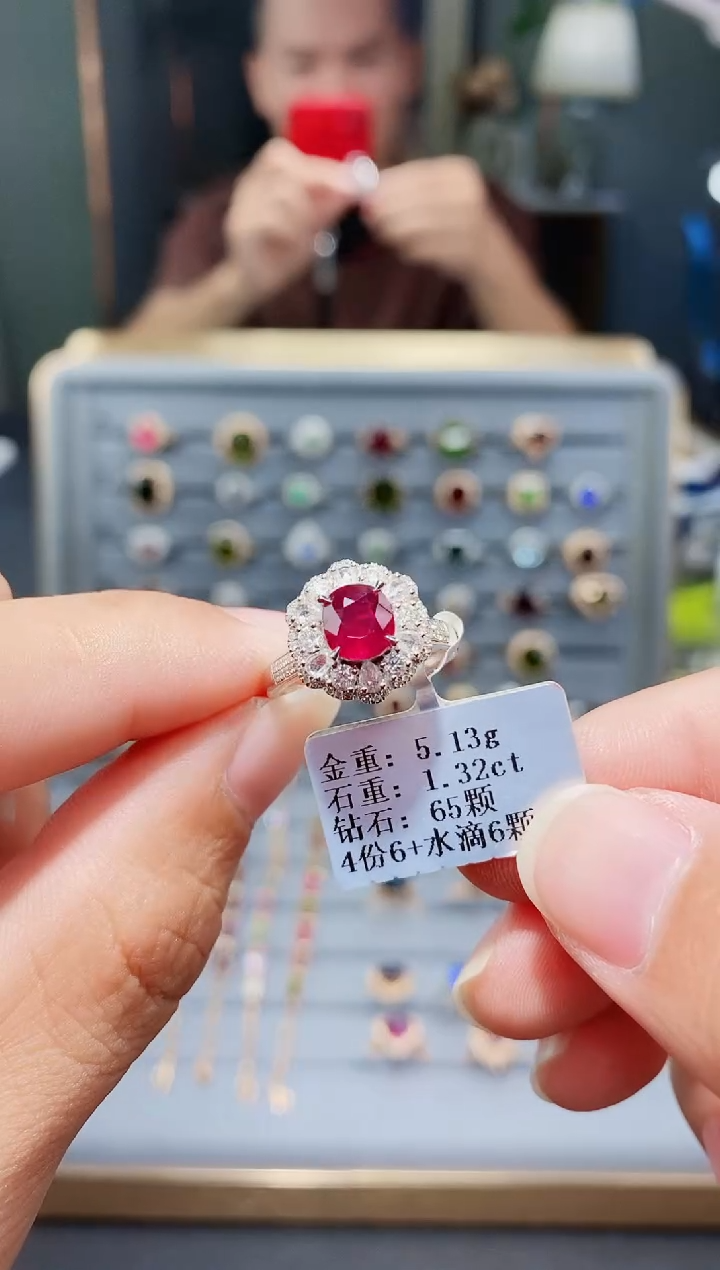 18K金镶嵌戒指红宝石1.32.