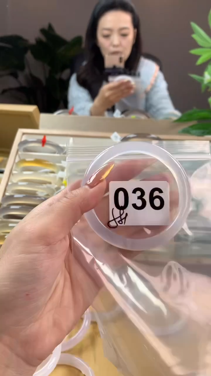 【闪购商品】玛瑙/玉髓手镯未镶嵌036