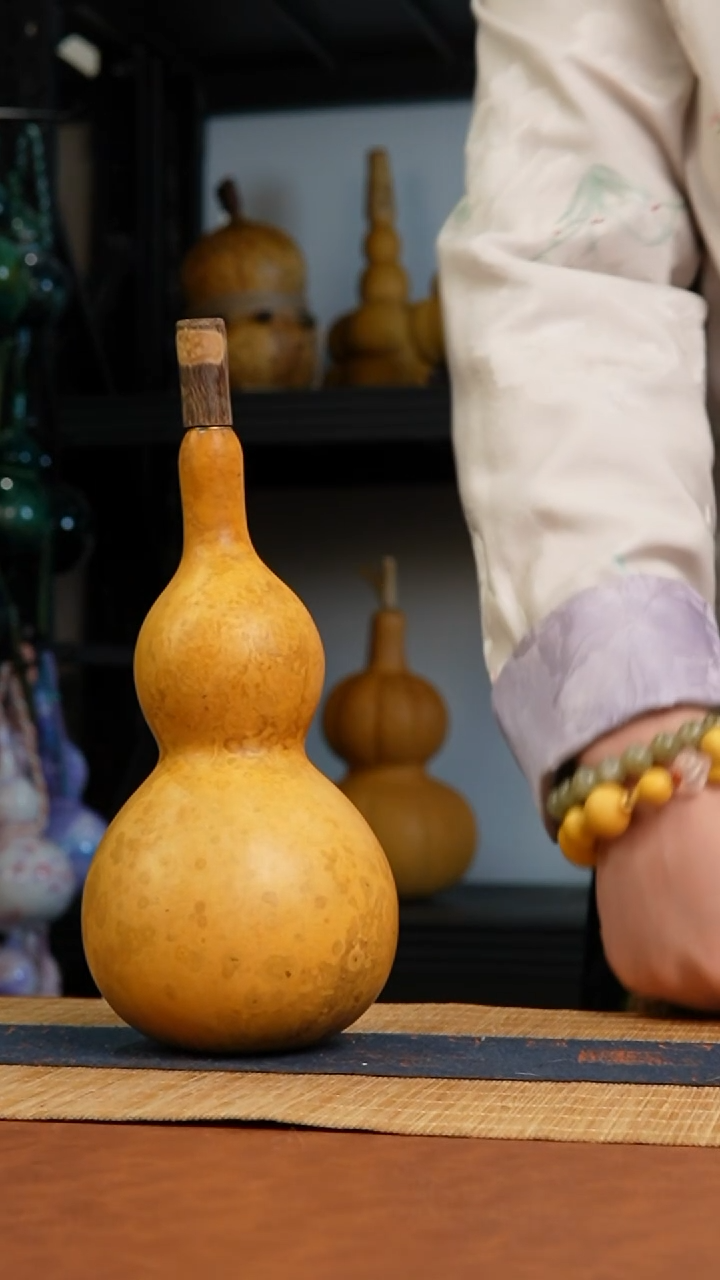 031号 天然热水酒葫芦 一物一拍（有瑕介意勿拍）