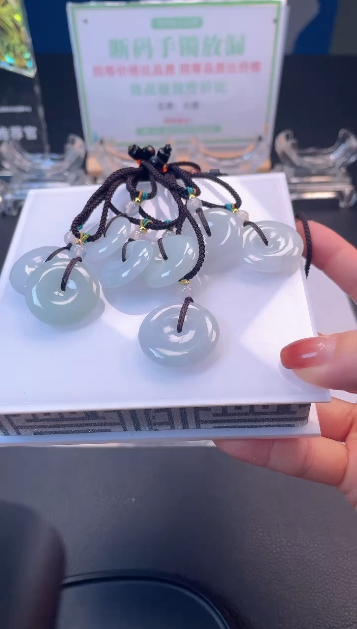 颈饰未镶嵌翡翠平安扣-多样性发一