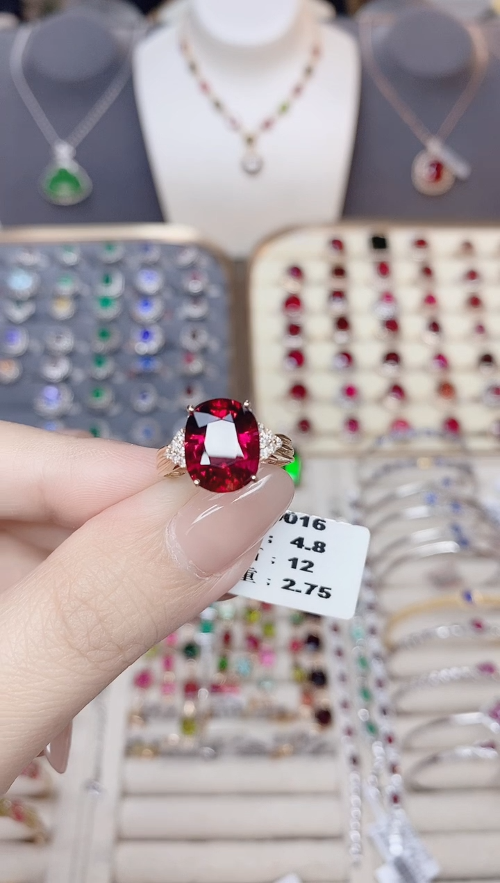 18K金镶嵌碧玺戒指碧玺小*4.8CT