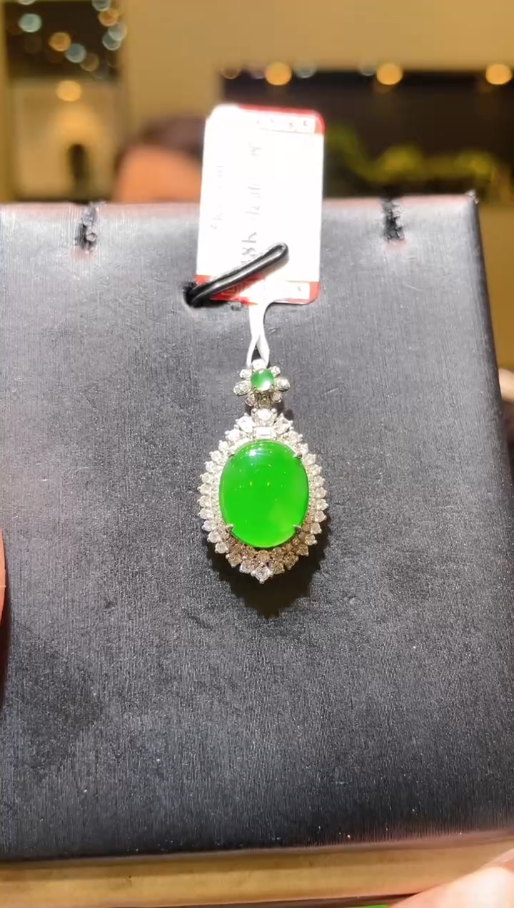 【闪购商品】翡翠吊坠(赠链)18K金镶嵌A87