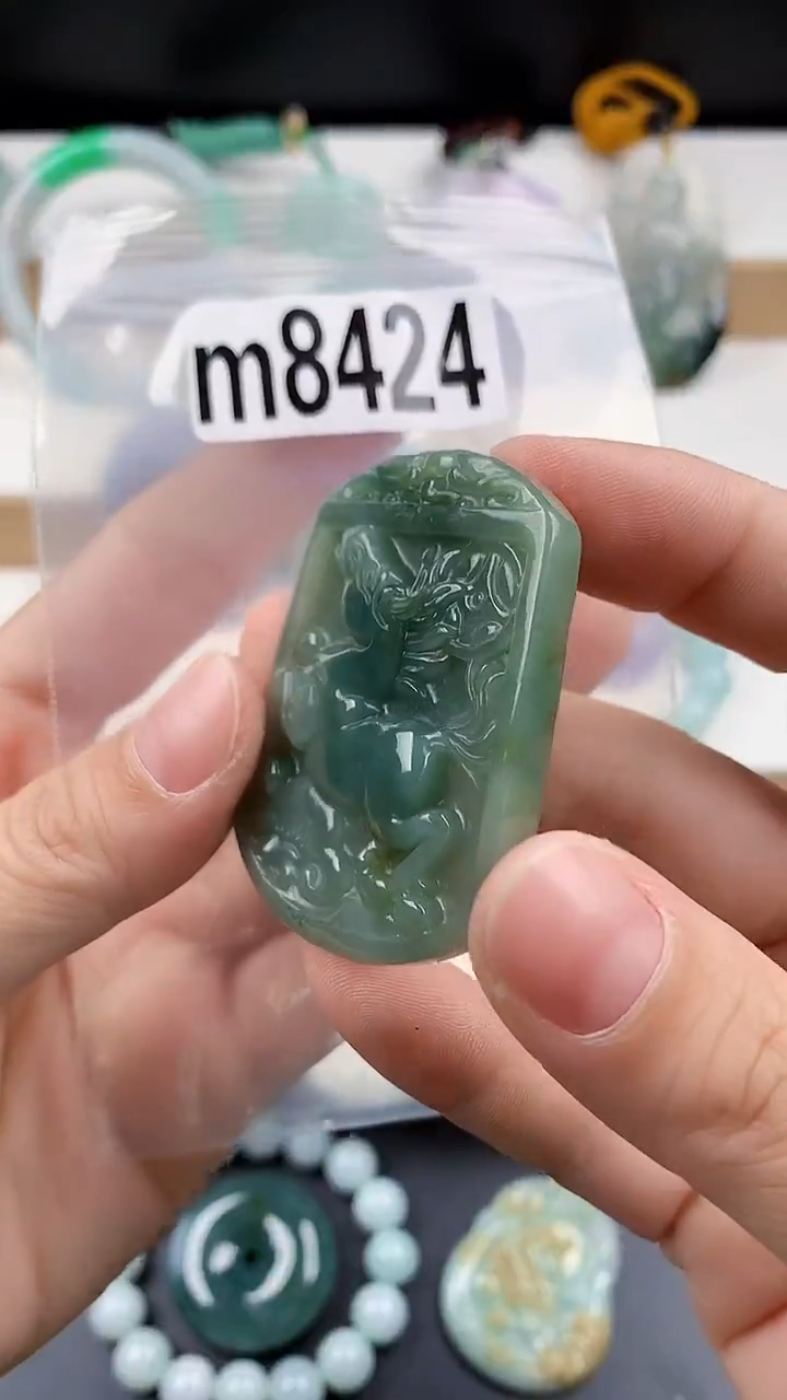 颈饰未镶嵌翡翠天然翡翠吊坠挂件