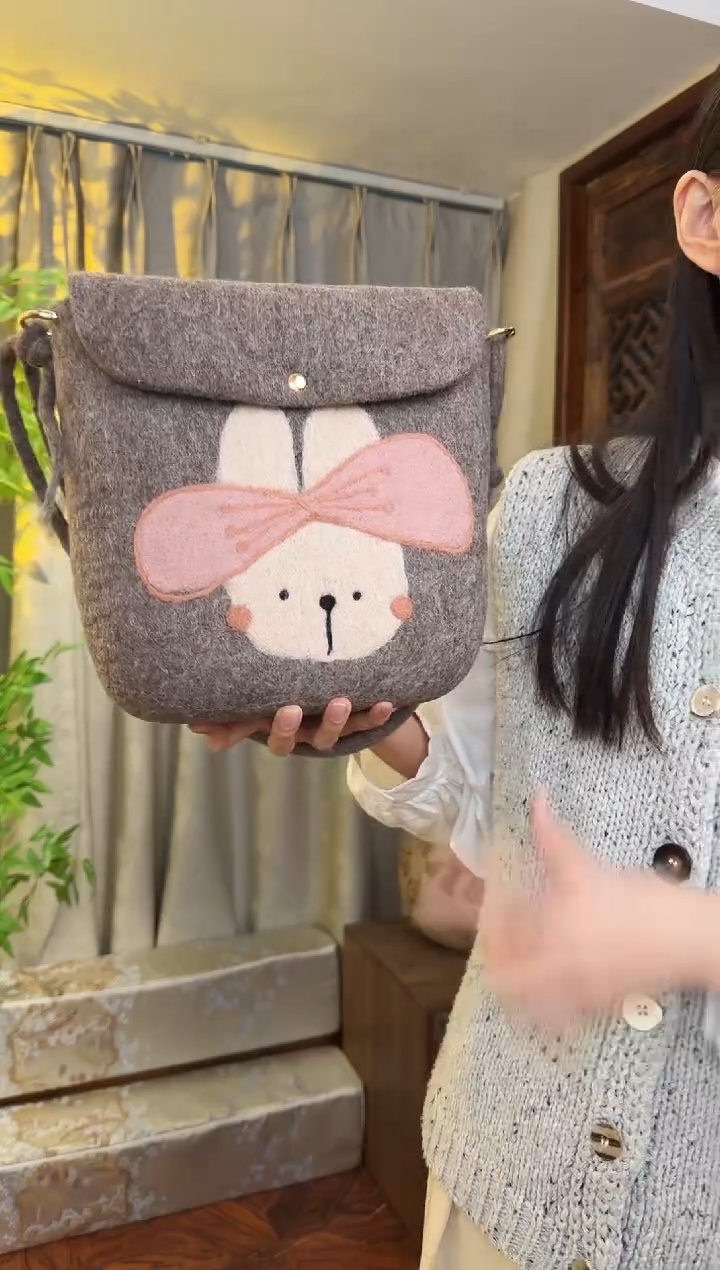 羊毛非遗羊毛毡包 单肩翻盖蝴蝶结兔子