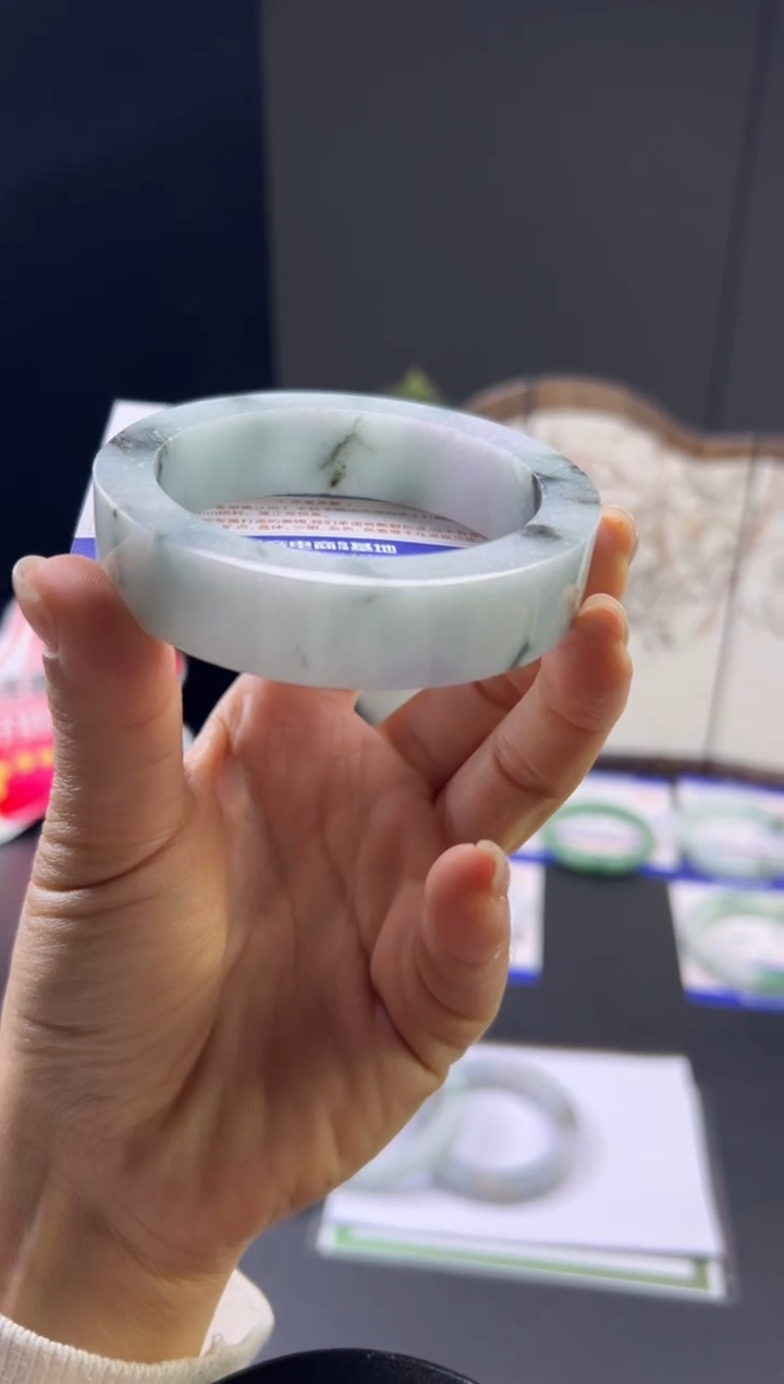 未镶嵌手镯定制翡翠陈****事手镯