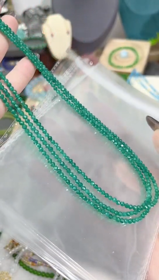 【闪购商品】祖母绿颈饰银S925镶嵌圆刻99