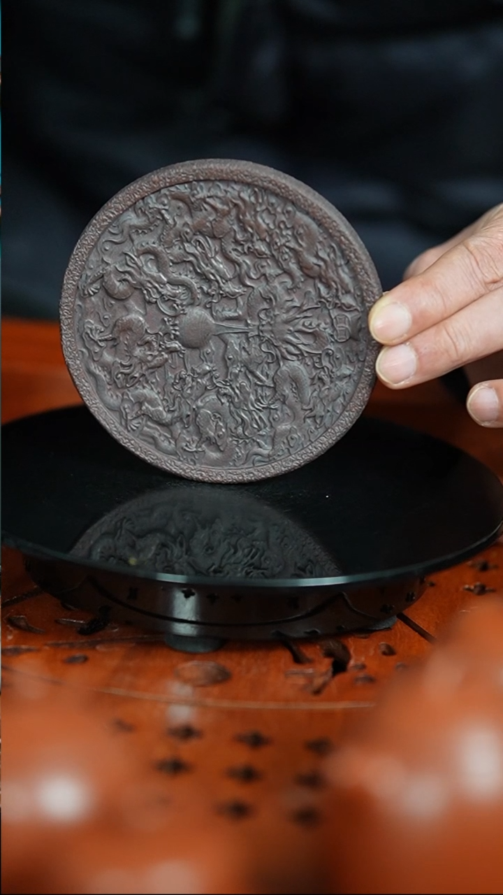 【闪购商品】紫砂茶宠古红泥刻绘巨轮戏珠壶承薄胎