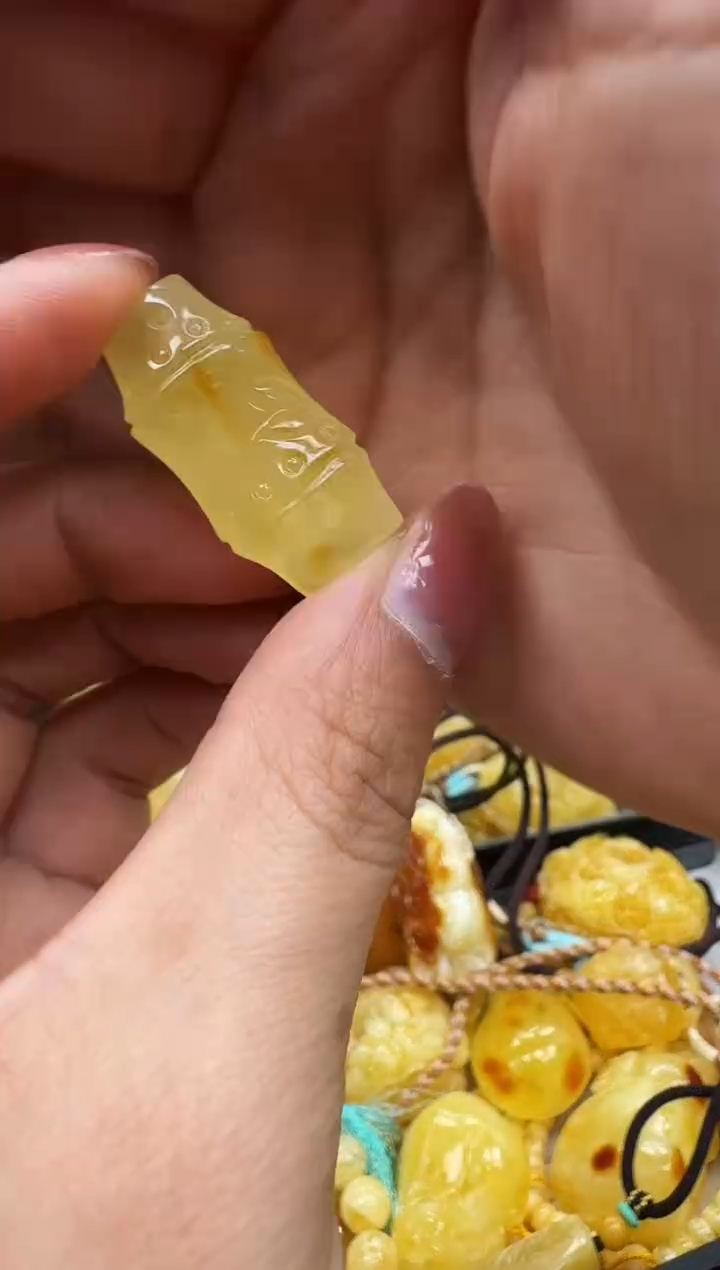【闪购商品】琥珀裸石未镶嵌配饰