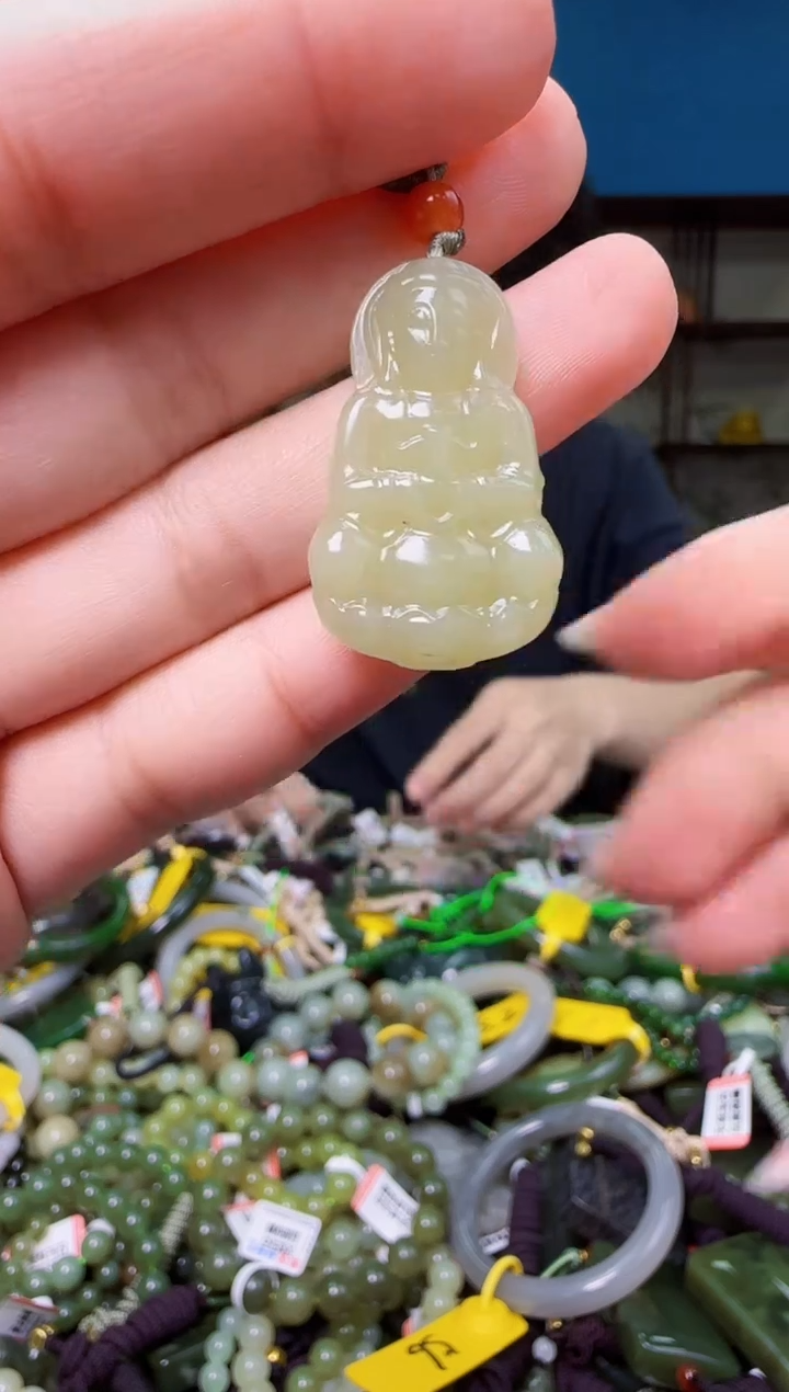 颈饰未镶嵌和田玉1