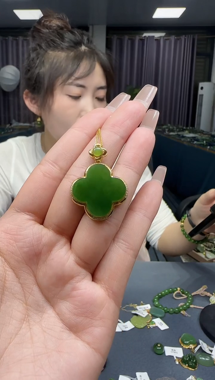 【闪购商品】和田玉挂件18K金镶嵌1
