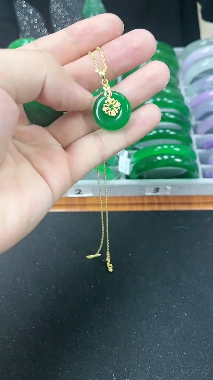 【闪购商品】翡翠颈饰未镶嵌s3 辣阳绿平安扣吊坠 