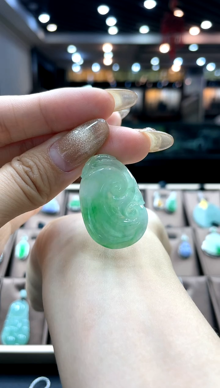 【闪购商品】翡翠颈饰未镶嵌如意