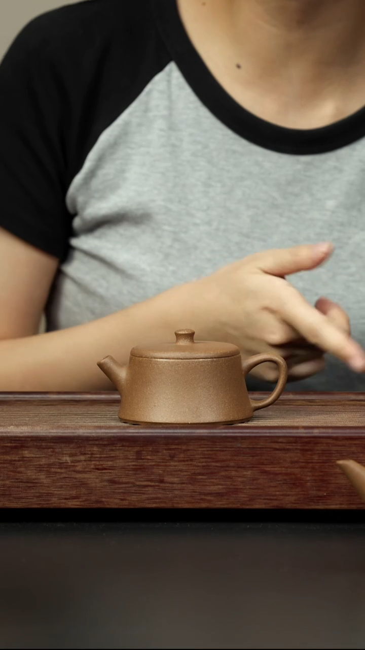 紫砂茶壶芝麻绿 云柱