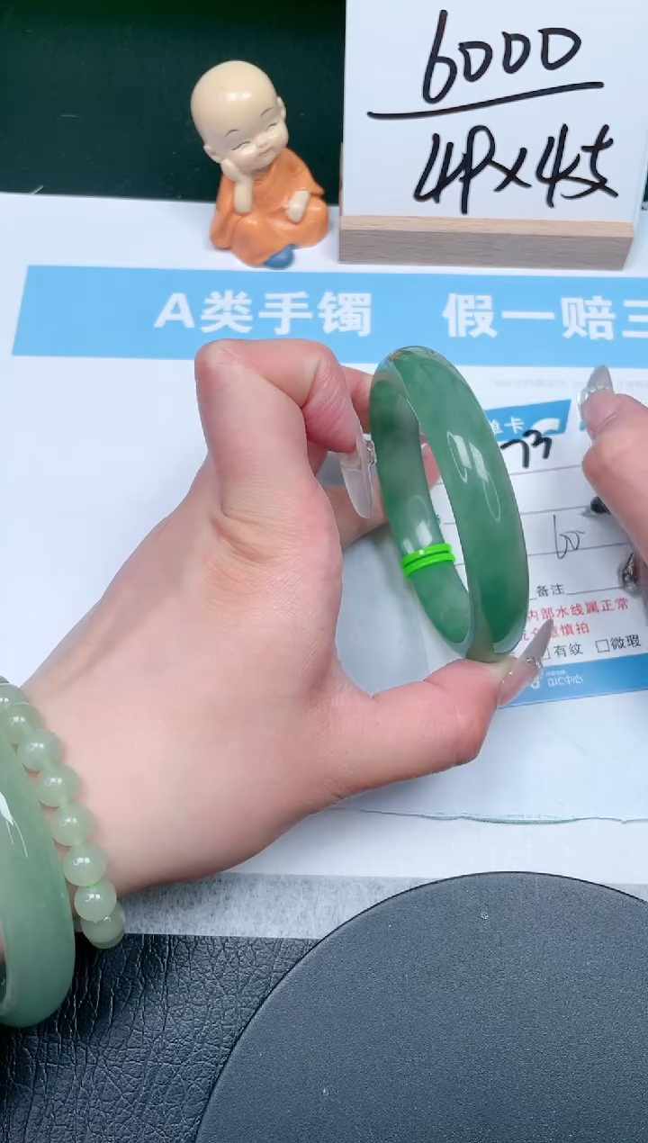 【闪购商品】石英质玉手镯未镶嵌73-60.7