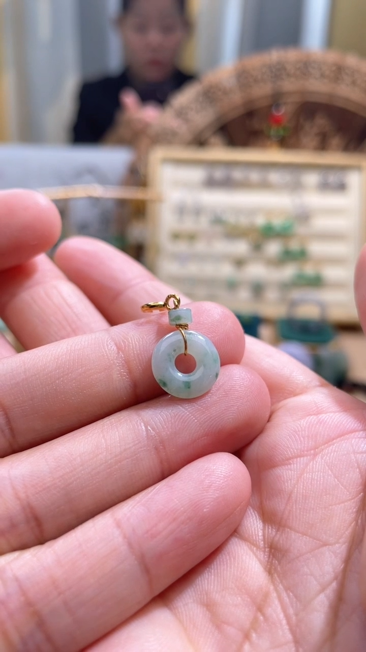 【闪购商品】翡翠颈饰未镶嵌甜甜圈