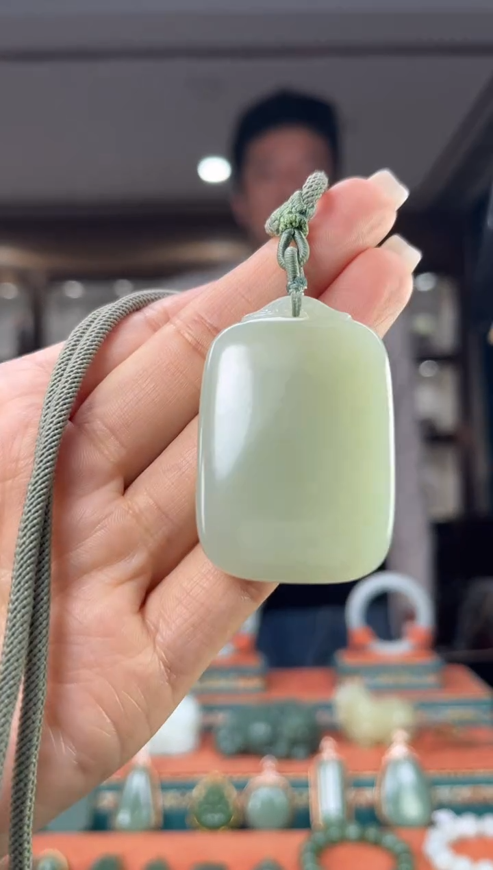 颈饰未镶嵌和田玉佩佩