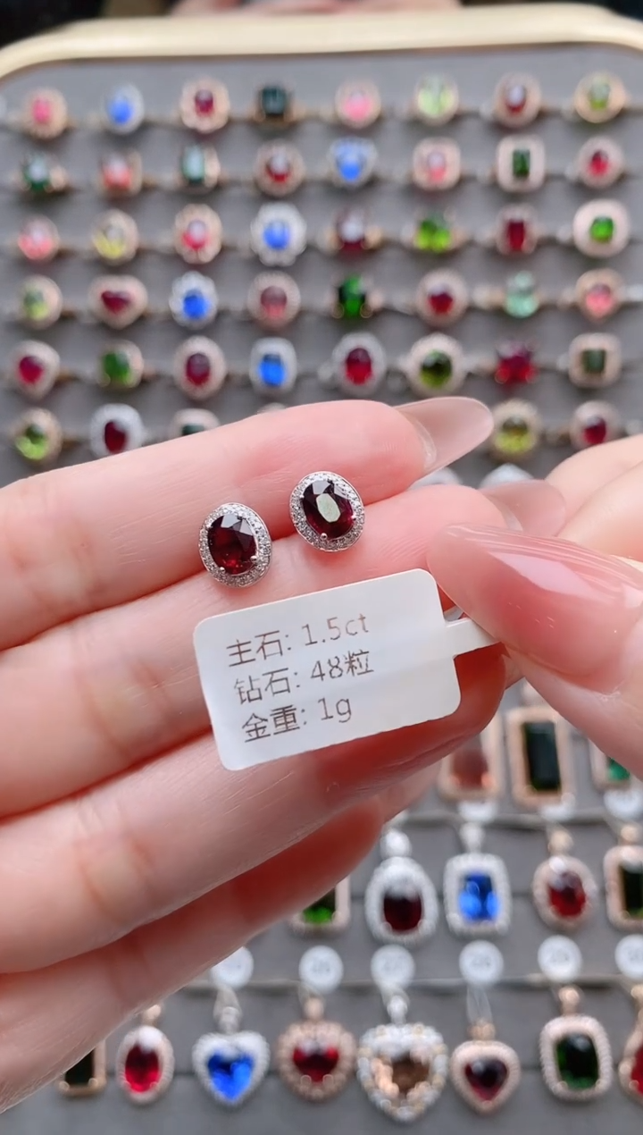 【闪购商品】碧玺耳钉18K金镶嵌1.5克拉