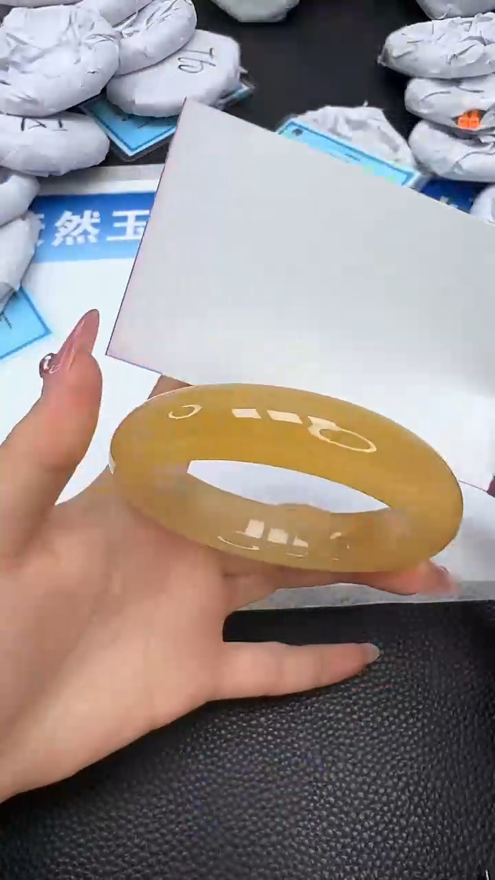 【闪购商品】石英质玉手镯未镶嵌270