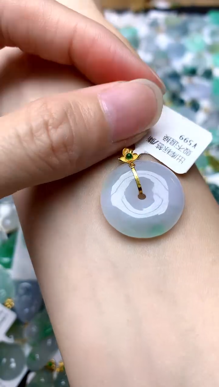 颈饰18K金镶嵌翡翠天然A货翡翠