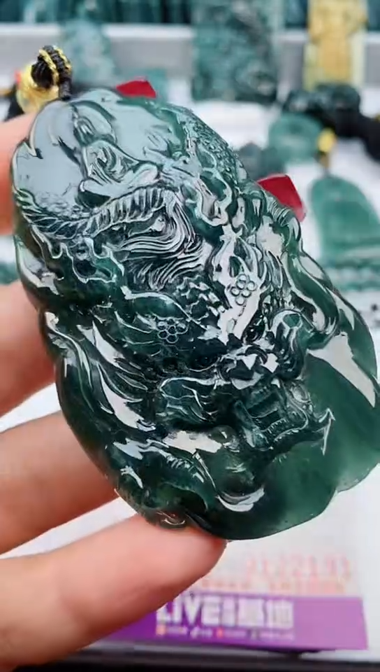 【闪购商品】翡翠颈饰未镶嵌            
