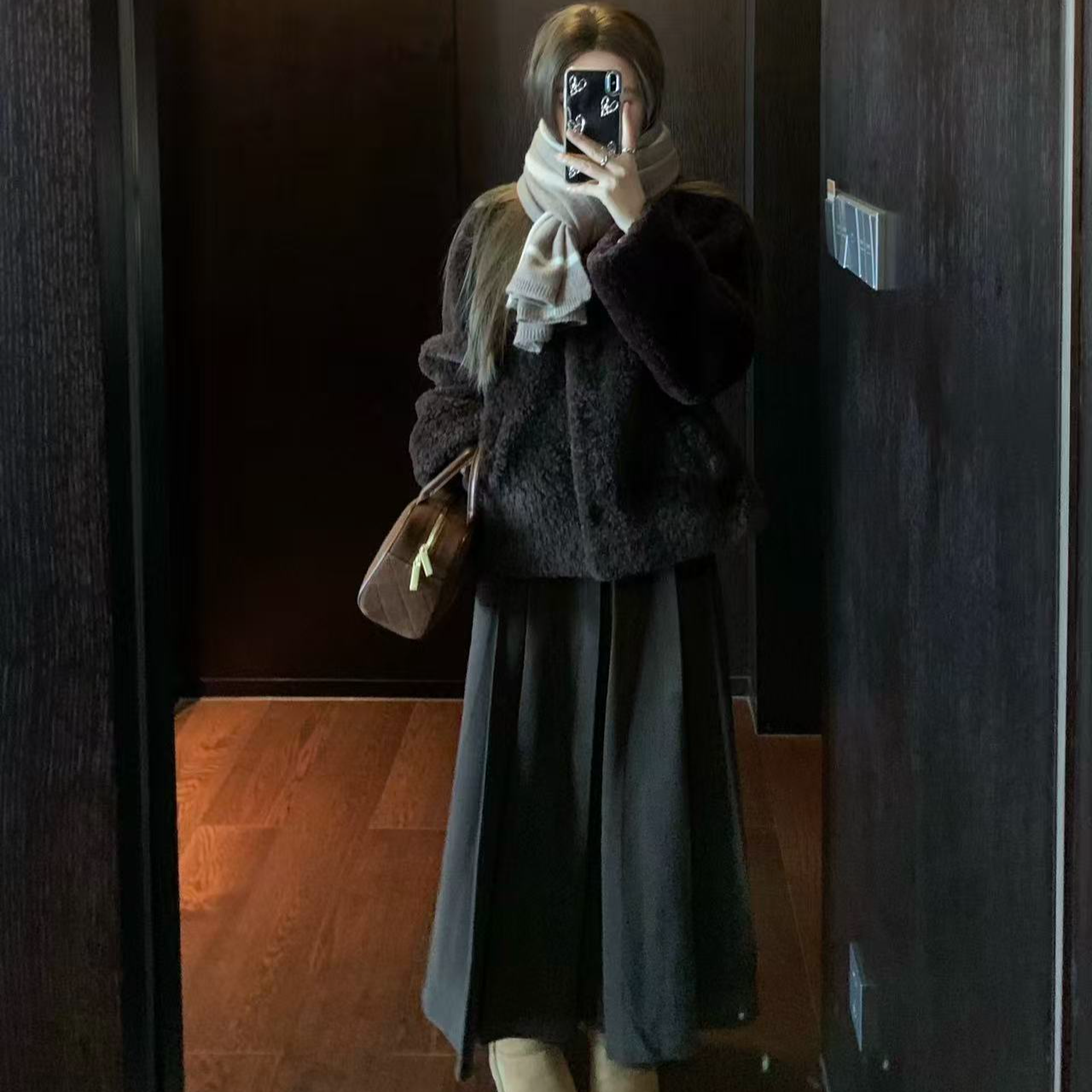 9759小熊出没~是我爱的乌木棕翻领仿羊羔毛外套