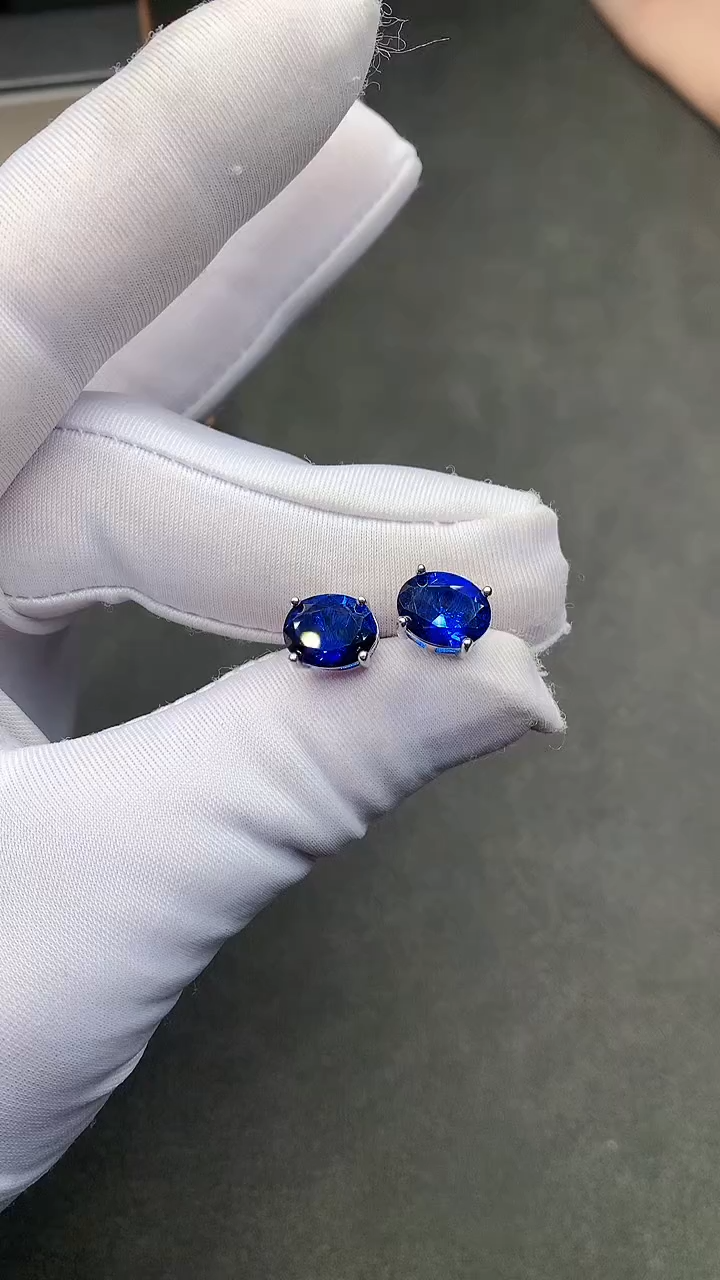 【闪购商品】蓝宝石耳饰银S925镶嵌......