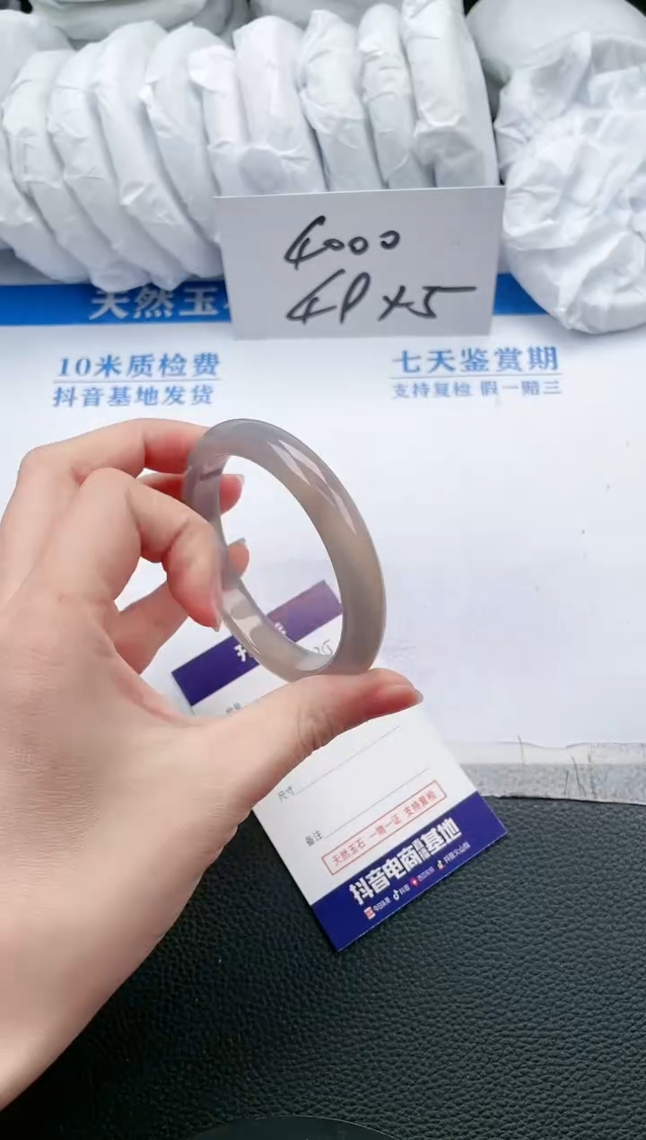 【闪购商品】石英质玉手镯未镶嵌L35