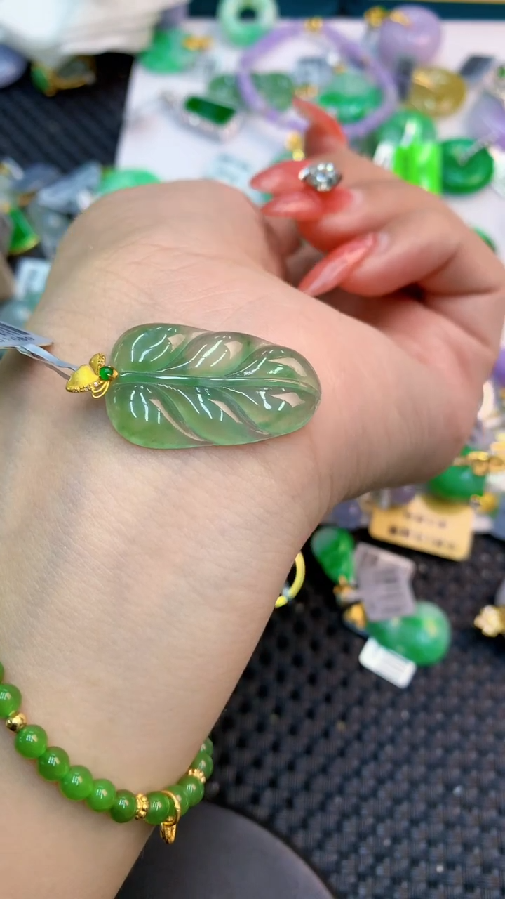 颈饰18K金镶嵌翡翠1