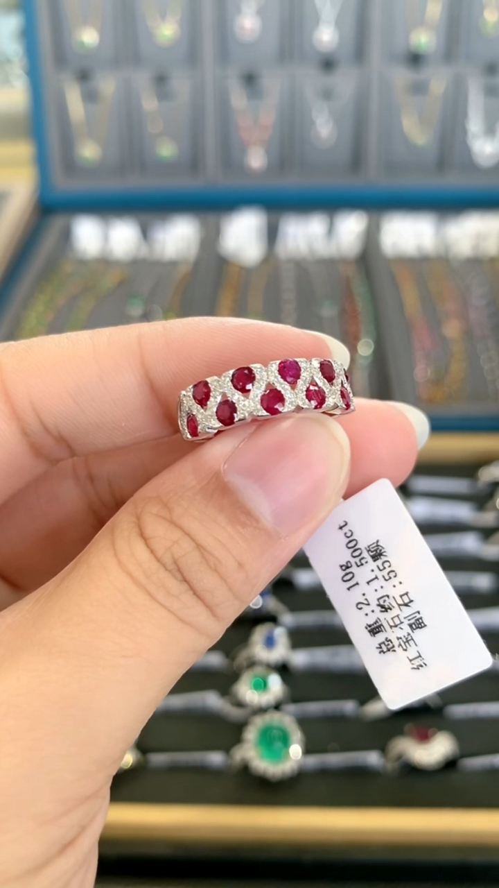 18K金镶嵌戒指红宝石1.5克拉