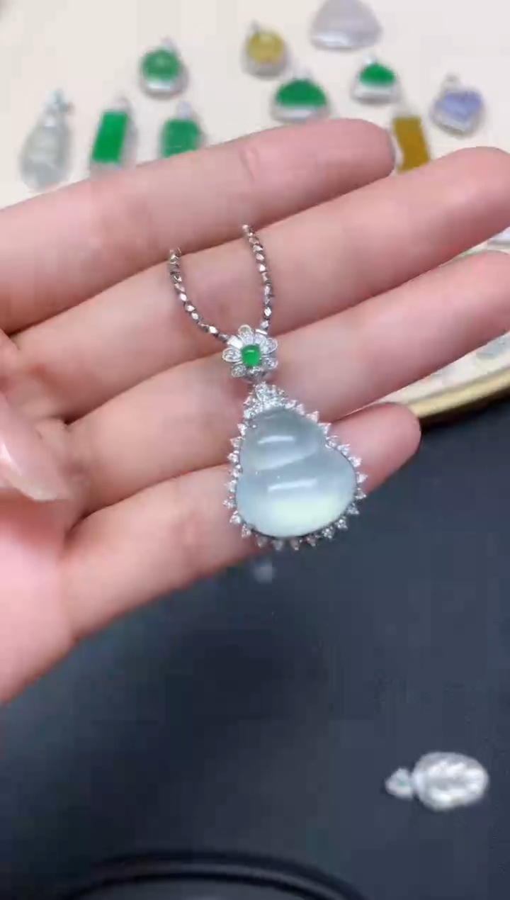 【闪购商品】翡翠吊坠(不含链)18K金镶嵌A226|12800