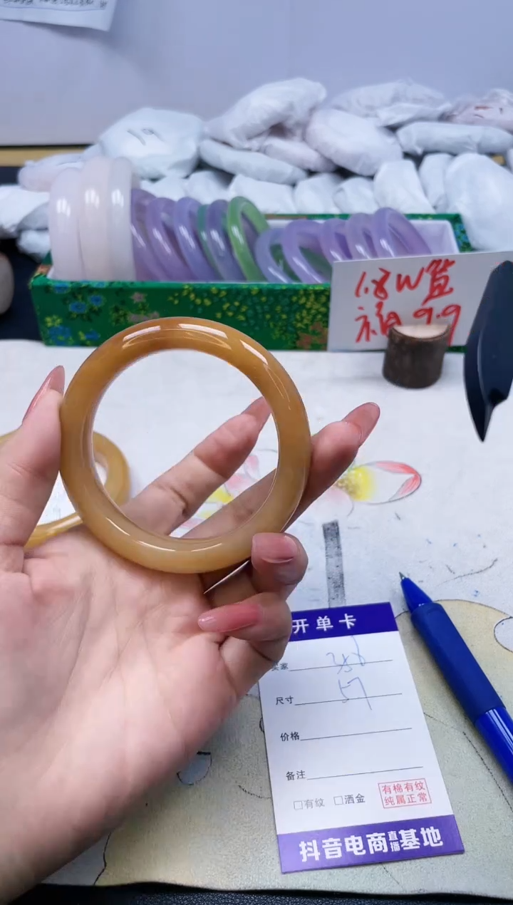 【闪购商品】石英质玉手镯未镶嵌358/57