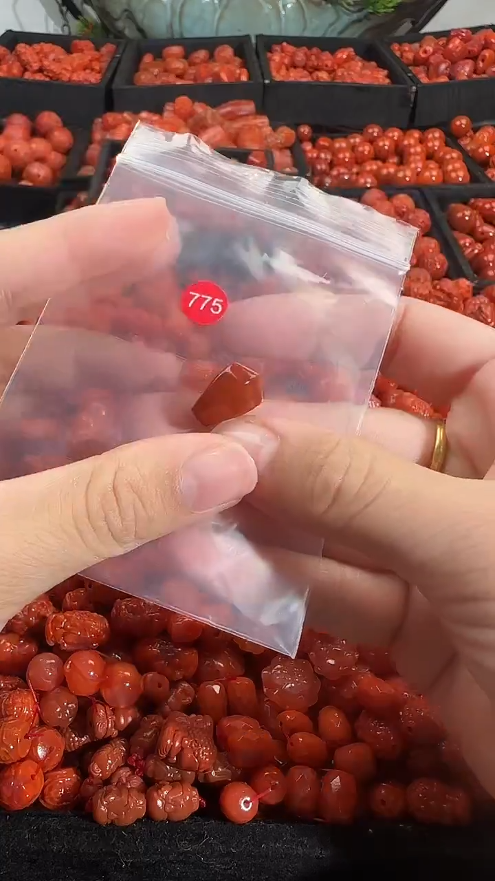 颈饰未镶嵌南红玛瑙1