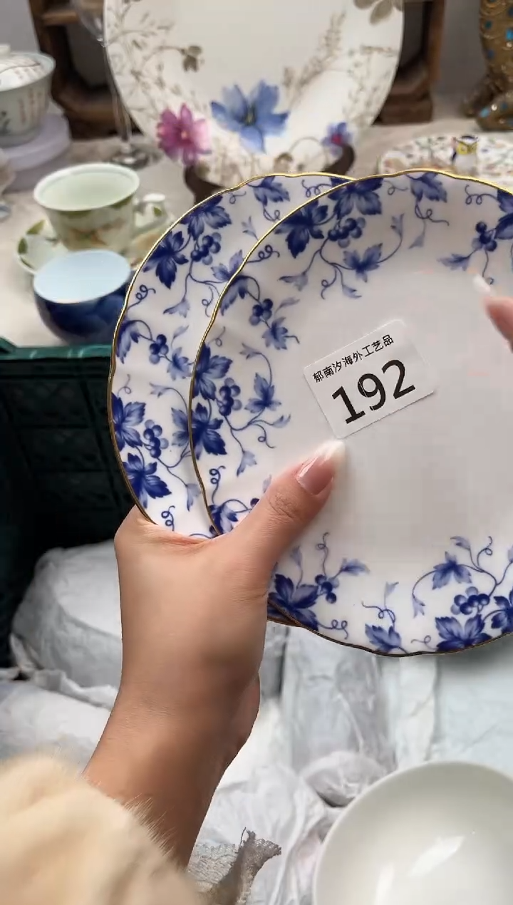 团*?C          192