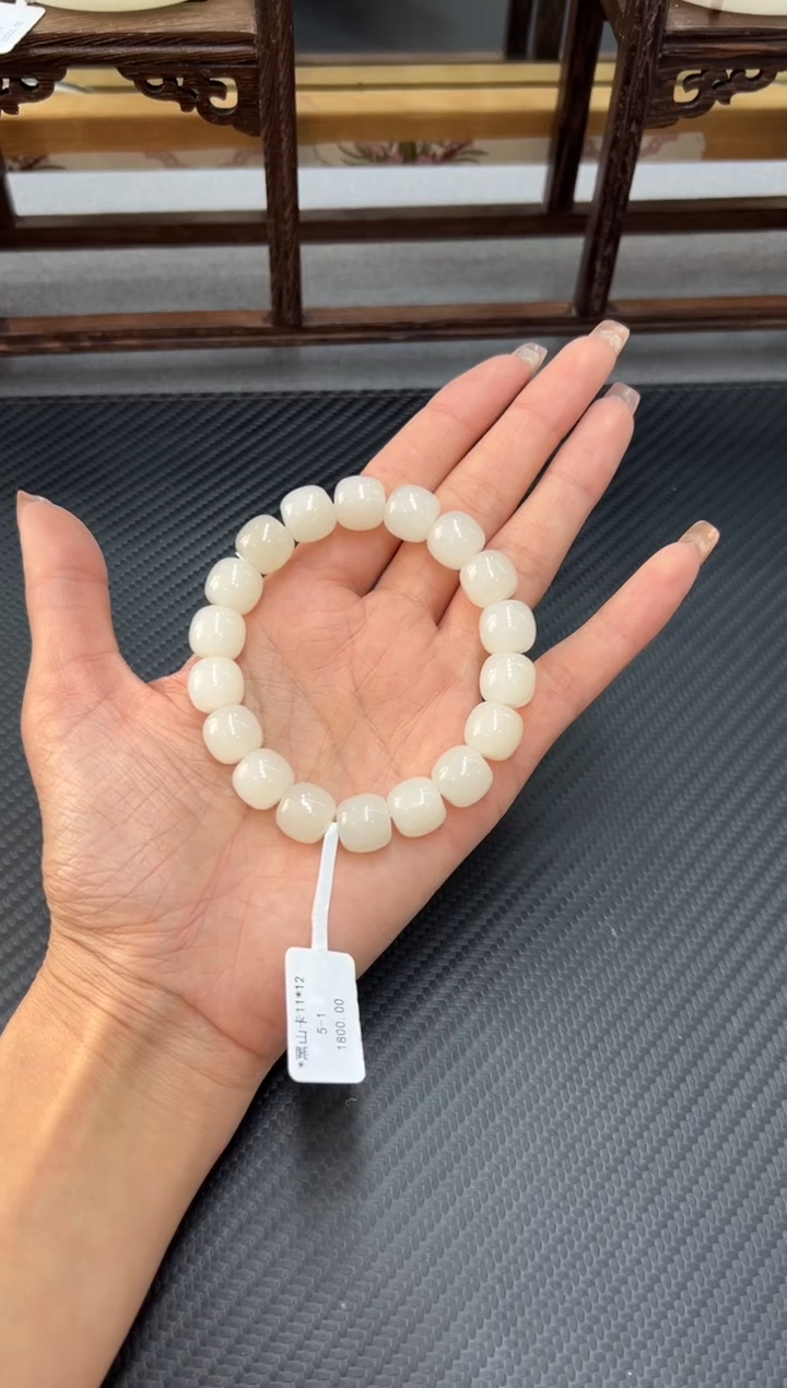 未镶嵌手串和田玉黑山微色差卡12mK