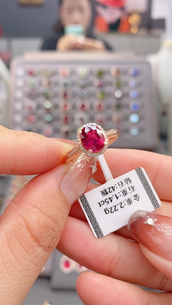 18K金镶嵌戒指碧玺1.45   