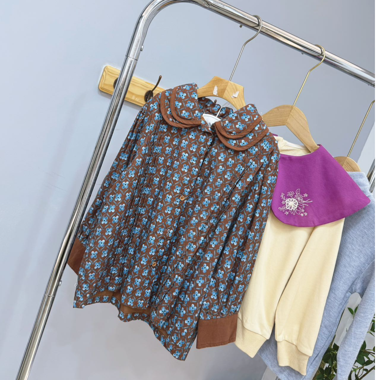 76525高端专享春秋款娃娃衫咖啡色（蒂萨）