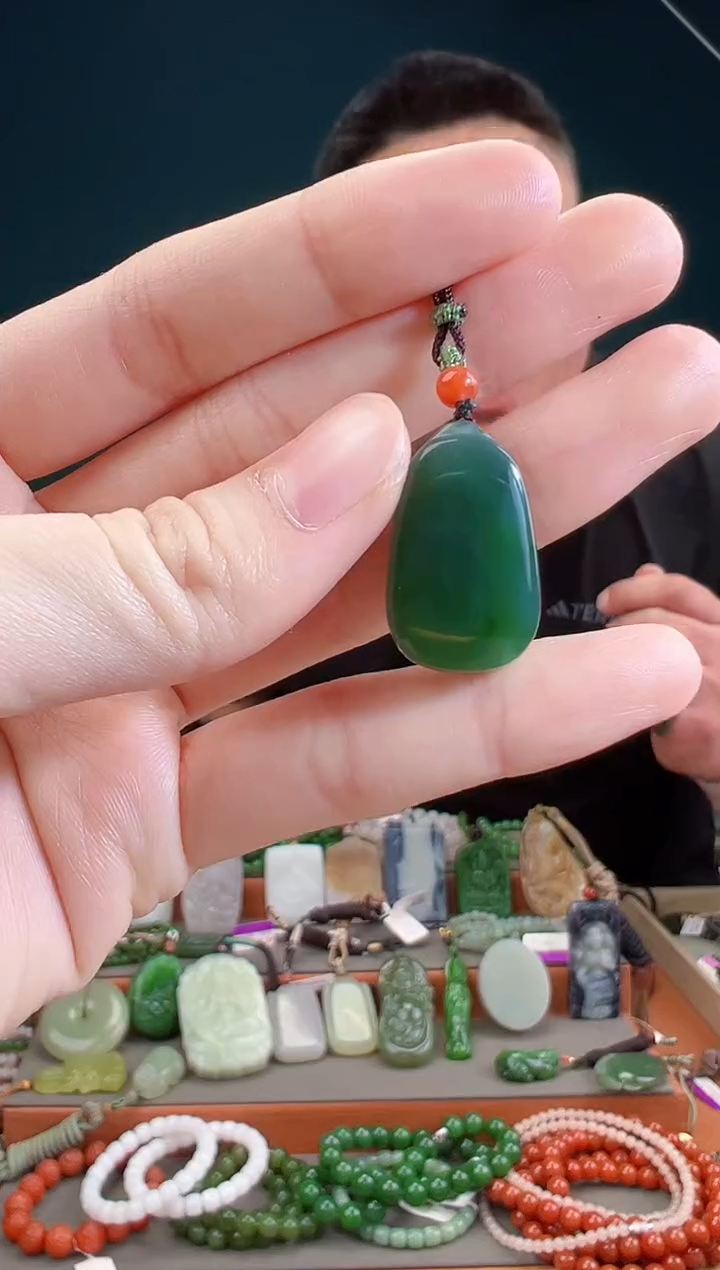 颈饰未镶嵌和田玉一物一证 拍一单发一个