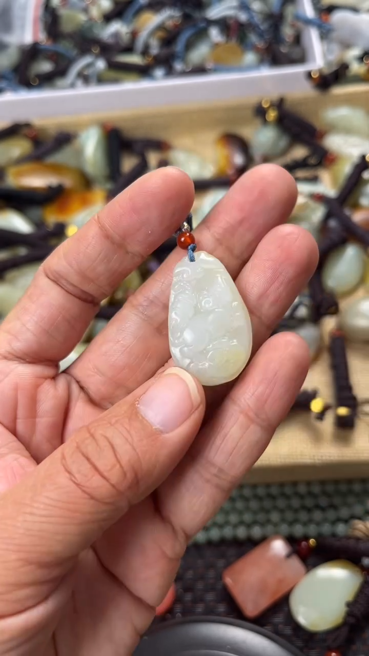 【闪购商品】和田玉颈饰未镶嵌多样性发货没有证书拍一发一有瑕