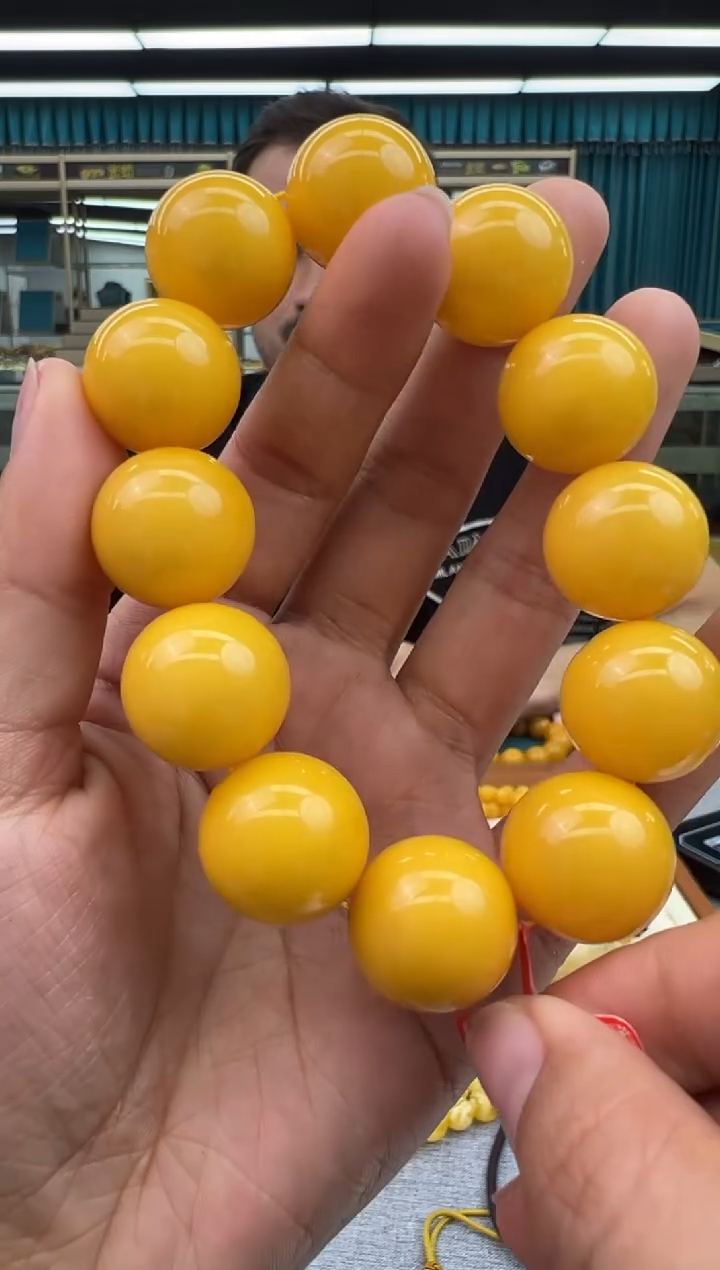 未镶嵌琥珀手链133秒拍号 假一罚三